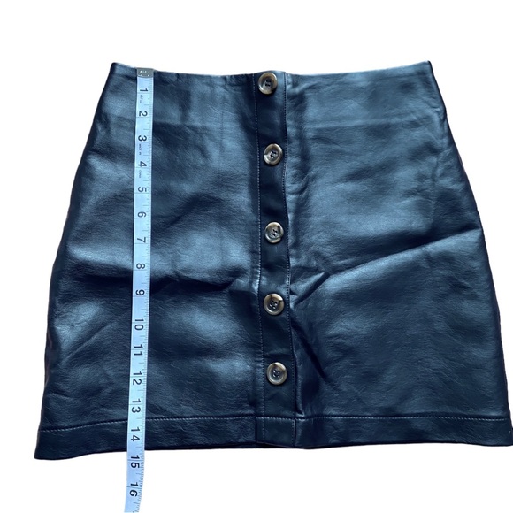 Forever 21 - Faux leather mini skirt - Picture 4 of 5